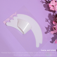 White curved eyelash pad on a clear protective sheet, displayed on a light purple background with pink flowers in the corner and descriptive text at the bottom.